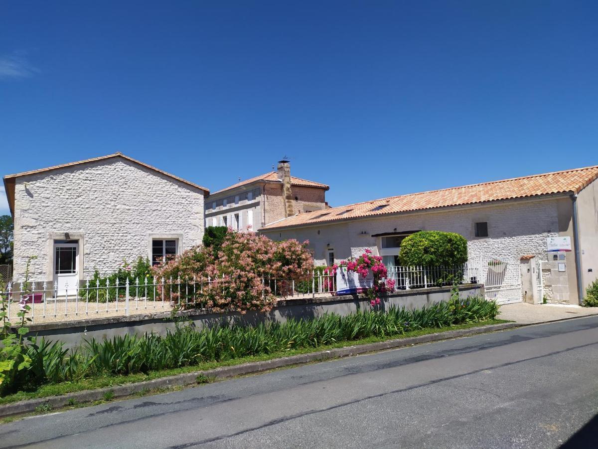 Les Gites Du Vigneron Et Cd'H Saint-Seurin-de-Palenne ภายนอก รูปภาพ