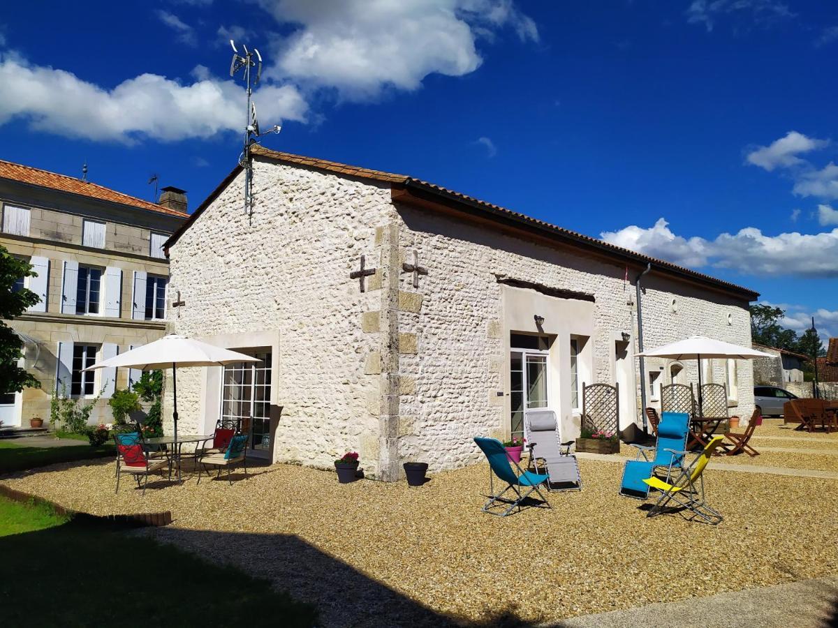 Les Gites Du Vigneron Et Cd'H Saint-Seurin-de-Palenne ภายนอก รูปภาพ