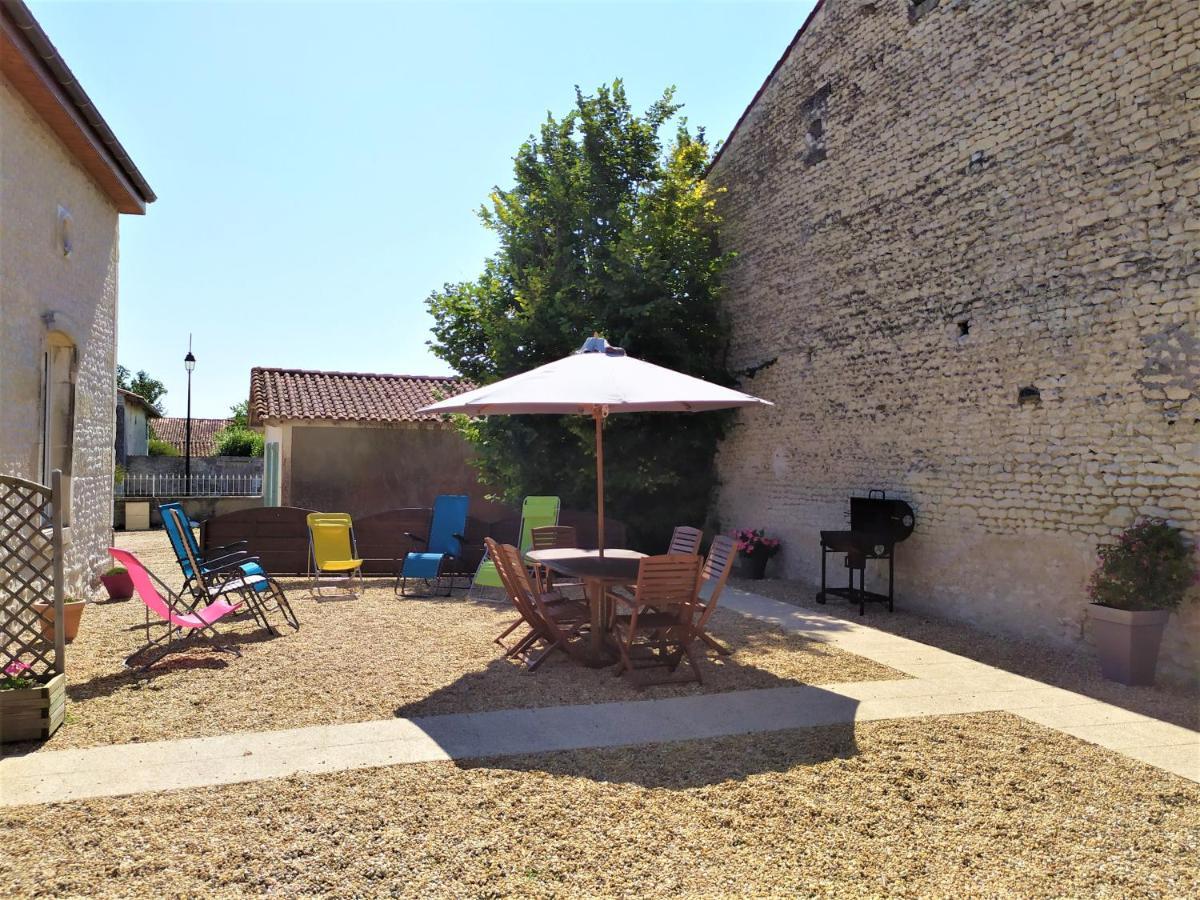 Les Gites Du Vigneron Et Cd'H Saint-Seurin-de-Palenne ภายนอก รูปภาพ