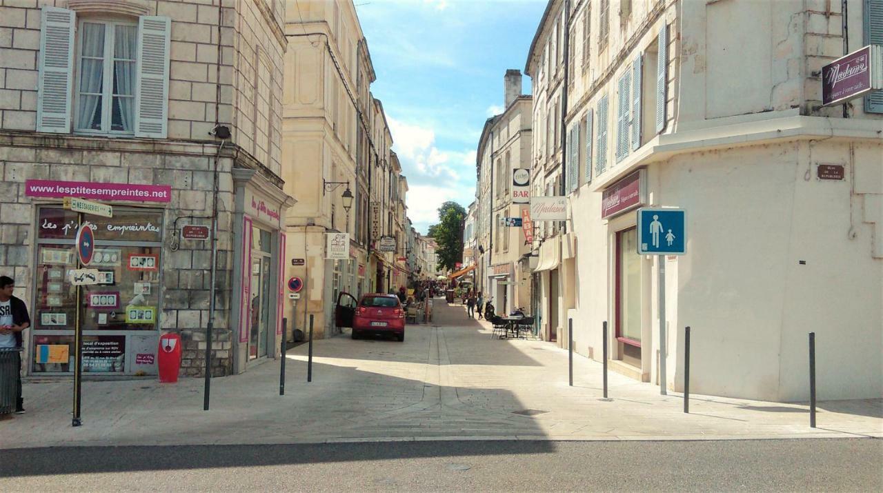 Les Gites Du Vigneron Et Cd'H Saint-Seurin-de-Palenne ภายนอก รูปภาพ